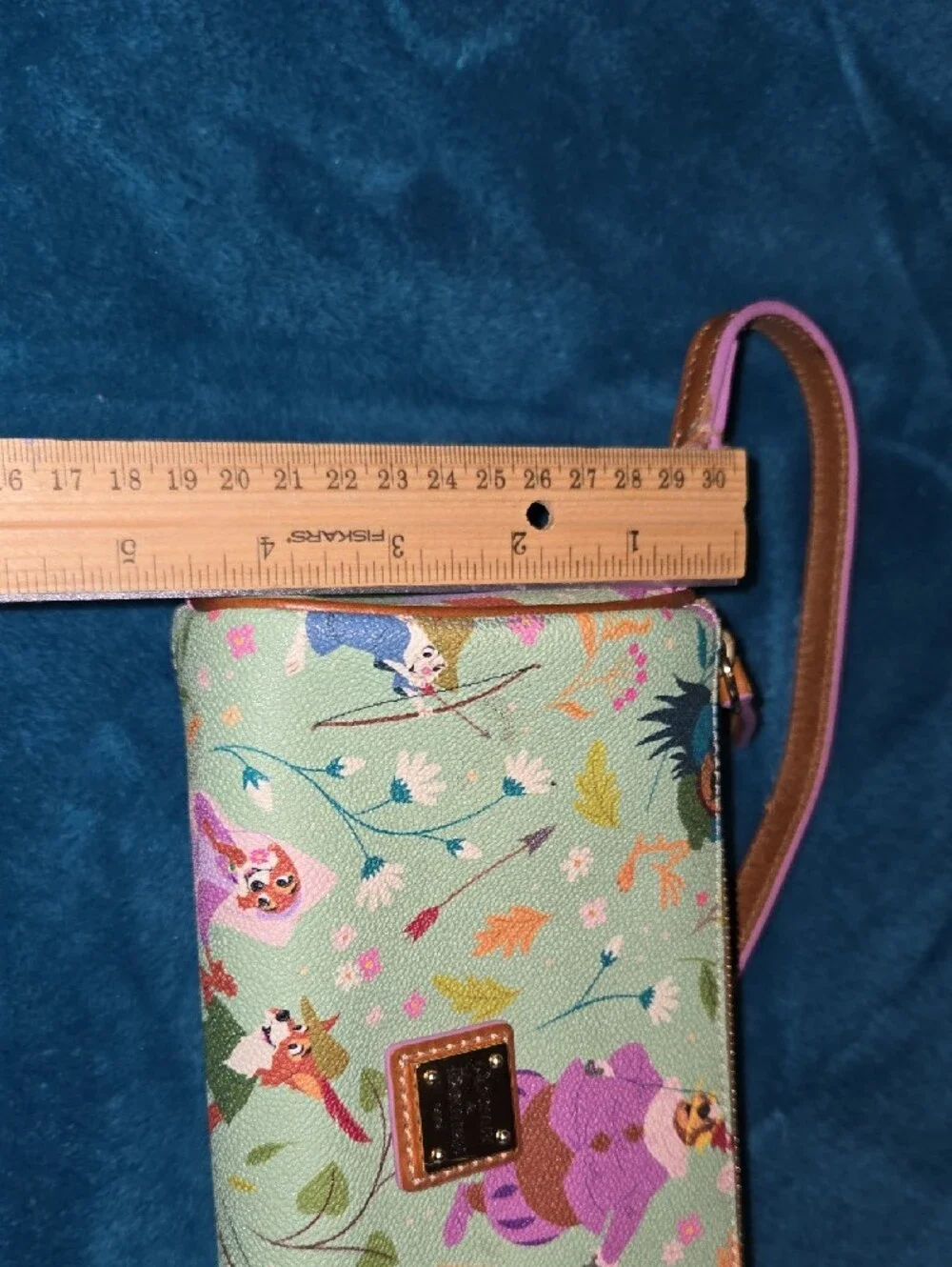 New Disney's Robin Hood Handbag By Dooney & Bourke - Picture 10 of 10